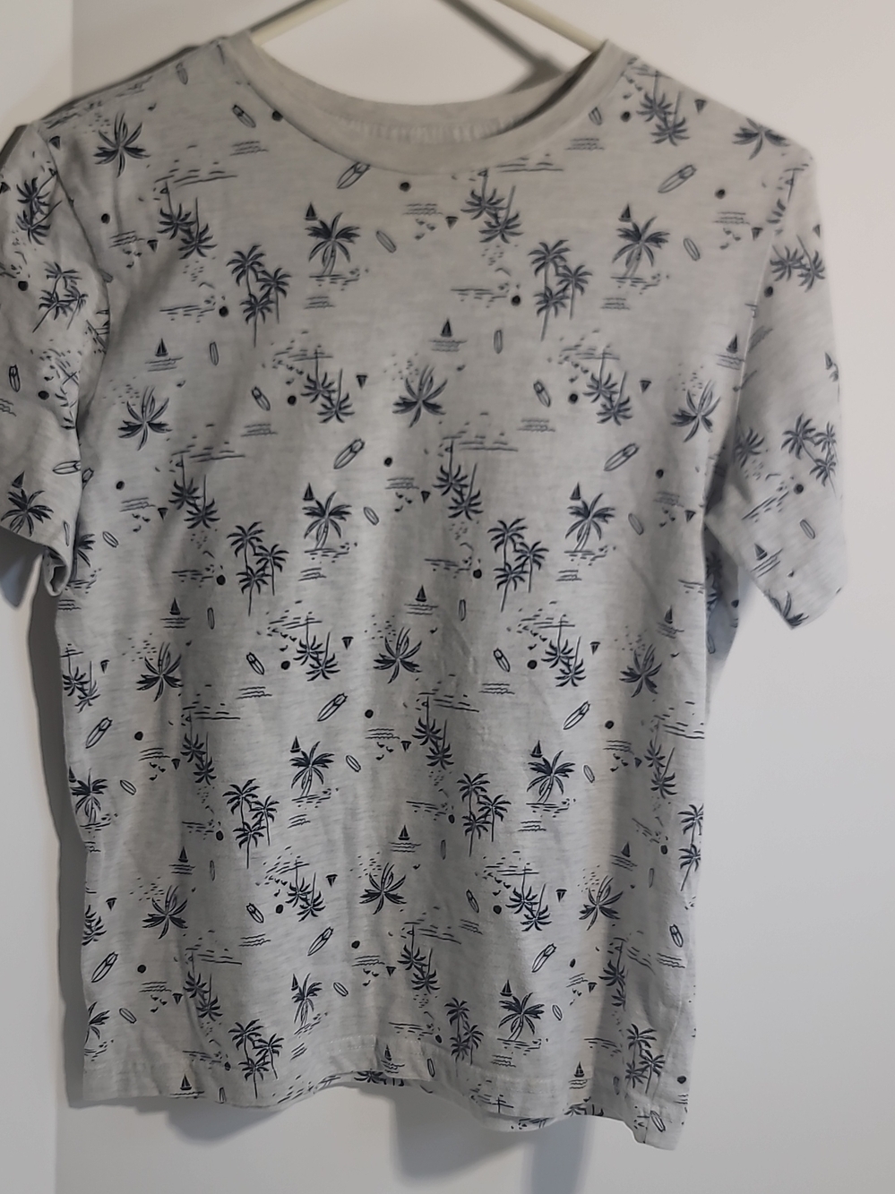 Simply Styled Light Gray Tee with Navy Tropical Print